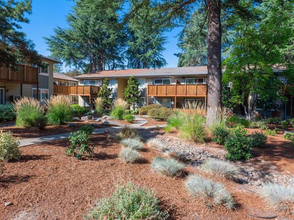 $1,595 / 2br - SPECIAL - $500 OFF - Covered Parking, Clubhouse - Close to MAX (Beaverton)63999452728834122