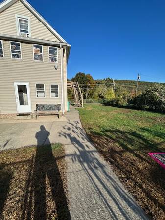 $1,250 / 2br - 1st Floor Apartment - Available Nov. 1st (Turners Falls)64017047930369122