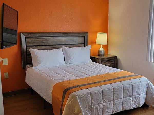 Free Parking, Elevator Access, Free Utilities 1