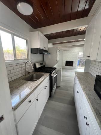 $2100.00 / 1br - 450ft2 - 1 Bed/1 Bath Unit in Los Angeles - $2100/mo - Available 10/1/202563774528006019121