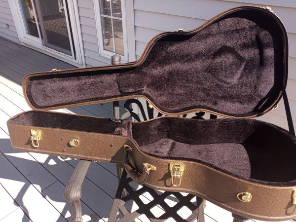 Takamine GC200 Hardshell Dreadnought Guitar Case 1