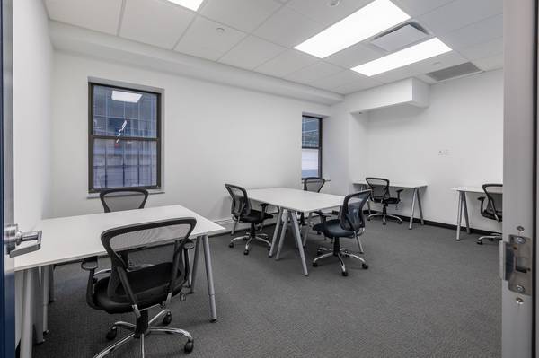 🎄 Affordable Dedicated Desks Available in Downtown Pittsburgh! 1
