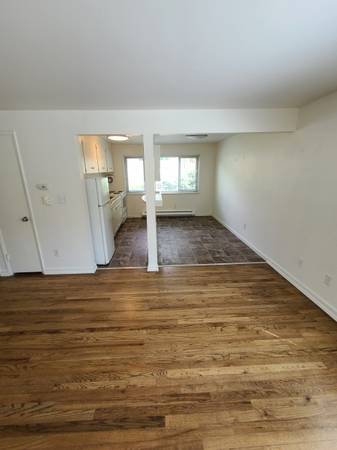 $2,110 / 2br - 783ft2 - Lovely Two Bedroom Unit in Queen Anne! (Queen Anne / Seattle)63814661108481124