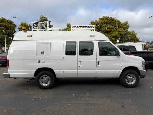 2008 Ford E350 - Photo 2