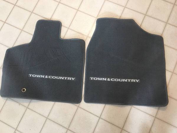 Chrysler Town and Country floor mats 1