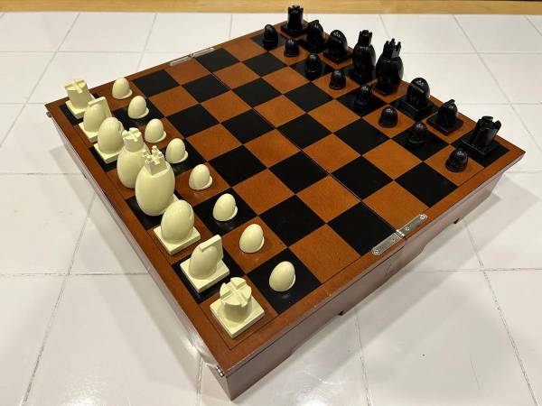 Highly Collectable Michael Graves  Experimental Conceptualized  Chess 1