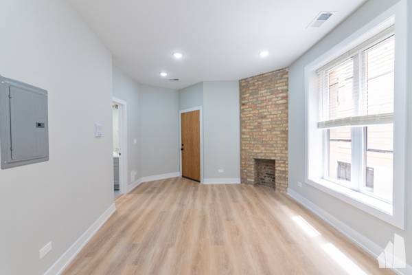 $2,495 / 1br - Lincoln Park GEM!64041645415809123