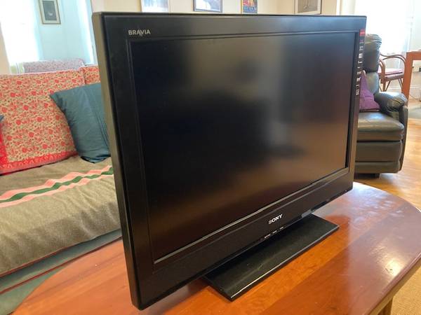 SONY KDL-32S3000 LCD digital 32" HD flat screen color TV w/remote 1