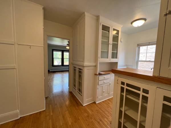$945 / 400ft2 - Sunny Peaceful Studio Apartment at Summit View! 1335-6 (St.Paul, STP, Saint Paul, Summit Hill)63990529720963120