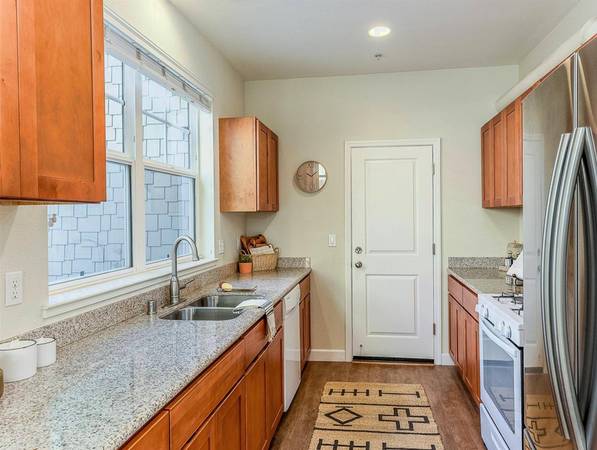 $3,595 / 3br - 3 Bed 2.5 Bath in Riverfront Town + Convenient Access to Highway 101 (Petaluma)63824145533571121