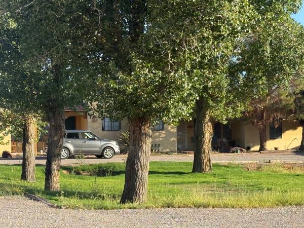 $950 / 2br - Quiet country apartment available63687913267075120