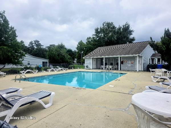 $1700.00 / 3br - 1360ft2 - 301 Courtyard West, Newport, NC 2857063897185920770122