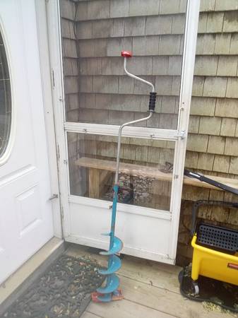 Eskimo Hand Ice Auger 1