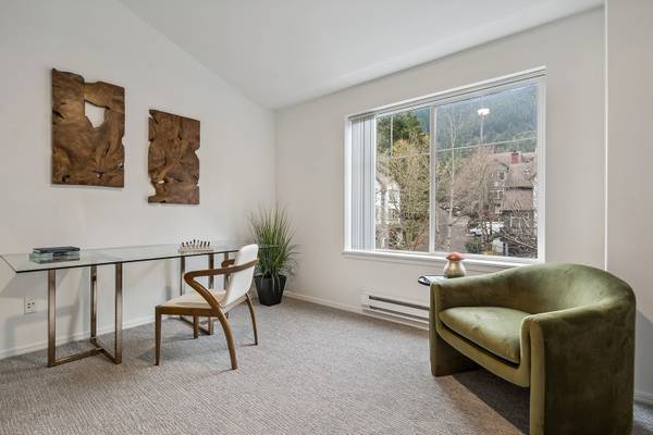 $3,234 / 2br - 1432ft2 - 🖥️Cozy Den/Office/Bonus Room!🖥️Beautifully Renovated! Att. Garage! (1525 Rock Creek Ridge, North Bend, WA)63688549444739122