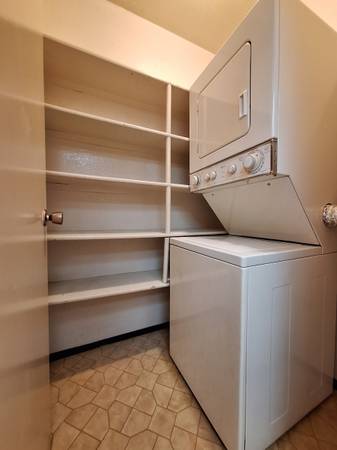 $2,695 / 2br - 890ft2 - Spacious 1st Floor 2bd Condo With Laundry, Pool, Patio, & Carport! (san jose north)63940544279811123