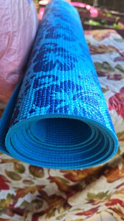 Exercise ball, and yoga mat(s) - $5 (Redmond)63471355208577122