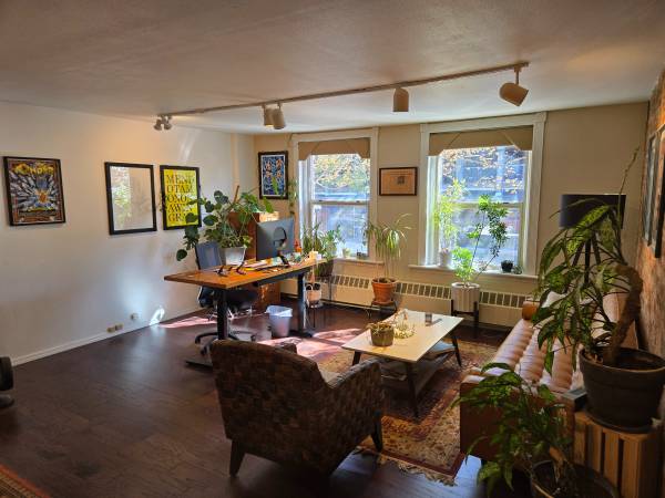 $1,000 / 380ft2 - 1303 Commercial Street #2 (Downtown Bellingham)63920959355650120
