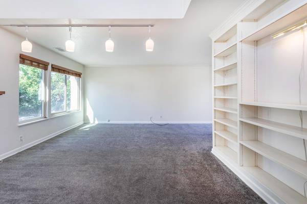 $2,600 / 4br - 1937ft2 - Casa de 4 dormitorios en West Redding - Fujiyama (Redding)63972529853571123