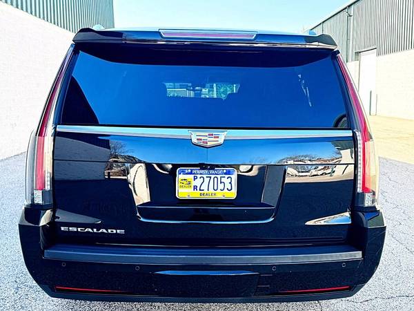 2019 Cadillac Escalade ESV Luxury Sport Utility 4D - $24390.0063615094509571123