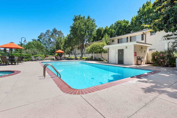 $3,465 / 2br - 940ft2 - Swimming Pool, Dishwasher, Balcony (los gatos)63686103229953122
