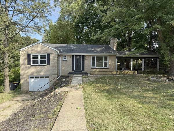 Charming Single-Level Home Perfect for Families or Professionals! 1