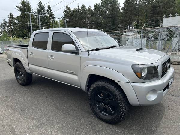 2011 Toyota Tacoma Double Cab SR5 TRD Sport 4WD V6 --Auto, Clean title - $23,950 (kirkland)63613916609923122