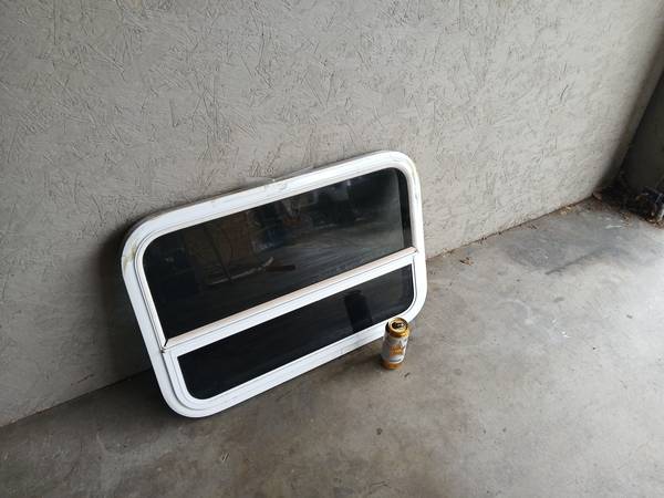 Opening RV Window With screen 3x (different sizes) - $50 (alameda)63471254953475121