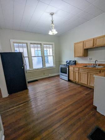 $750.00 / 2br - 2 bed 1 bath duplex63812807829763123