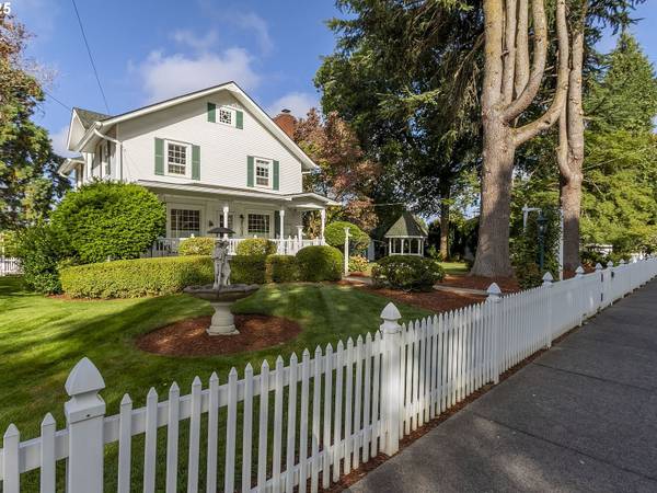 $924,900 / 4br - 3221ft2 - Once-in-a-Lifetime! Downtown Ridgefield Home w/ Grand Architecture (Ridgefield)64297999191937120