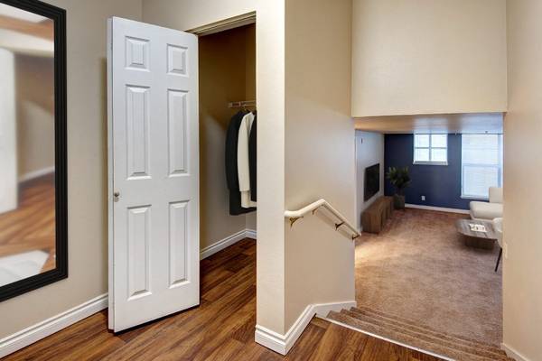 $1,499 / 426ft2 - ¡Ubicado en Seattle! Cerca del transporte público, estudio 1ba (2510 Western Avenue, Suite 100, Seattle, WA)63862287280387123
