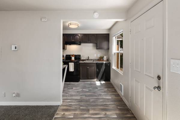 $1,725 / 2br - 850ft2 - Spacious Front and Back Yards, Vinyl Windows, 2 bedroom (8333 32nd Avenue South, Lakewood, WA)63850638558851123
