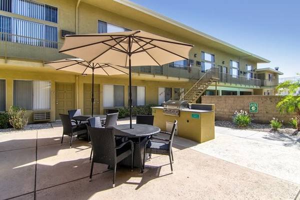 Cute studio, renovated close to CSUN 1000 off sec month 1