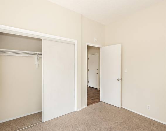 $1,099 / 1br - Walkable Tree-Lined Streets - Bright & Comfortable - Historic (Goose Hollow on 14th)63914739541379124