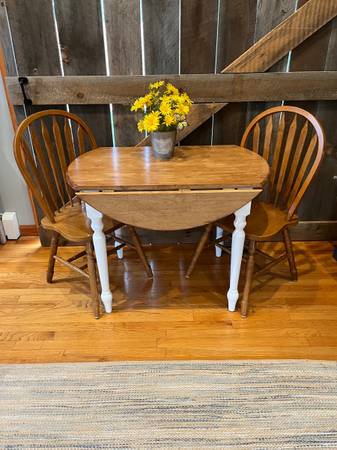 Drop leaf table & 2 chairs  Solid wood 1