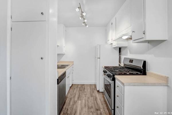 $1,850 / 1br - Laundry On-Site | Vinyl Plank Flooring | 1+1 in Hollywood, SPECIALS (Hollywood)63893108186754124