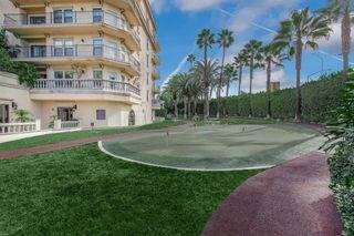 $2,649 / 2br - 984ft2 - Treadmills, Den/Study, 2 Bed (505 N. Figueroa St., Los Angeles, CA)63857623959811120