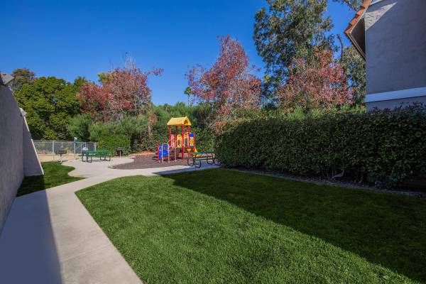 $2,460 / 2br - 812ft2 - Linen Closet, All-electric Kitchen, 2/bd 1/ba (3760 North Way, Oceanside, CA)64037217566978123