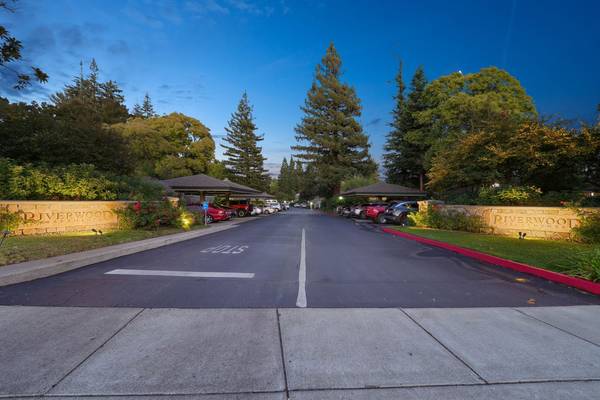 $2,888 / 1br - 777ft2 - Wood Burning Fireplace, Washer & Dryer in Unit, Pool and Spa (napa county)63938630794626120