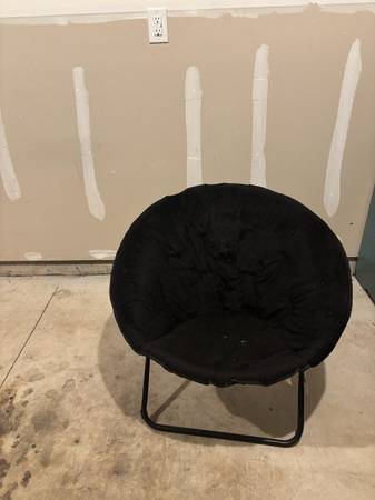 Black Saucer Folding Chair - Great Condition