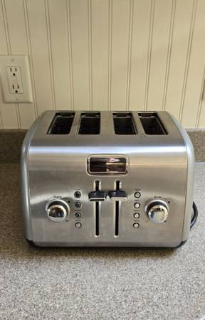 Excellent Toaster 1