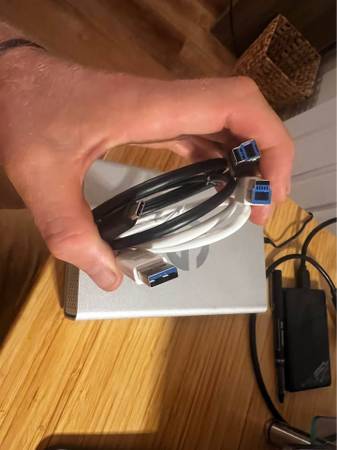 Cables — Apple Thunderbolt, G-Technology G-DRIVE (4), Apple USB-C & Lightning 1