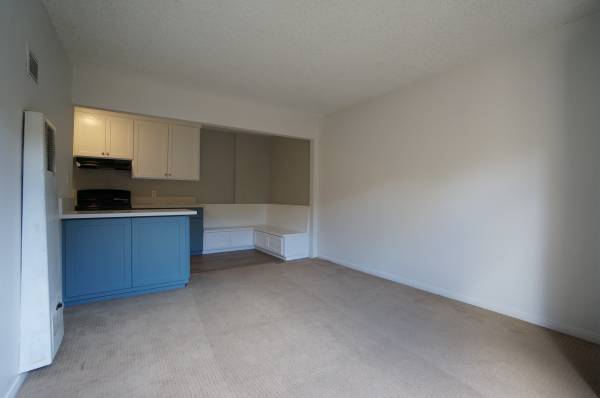 $2,050 / 1br - 600ft2 - Great Central Location Near Beach! (Fashion Valley)63998603293570123