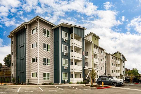 $2,425 / 3br - 1036ft2 - Modern , Steps From Capital Mall Adventure get 6 weeks free!63870757355265121