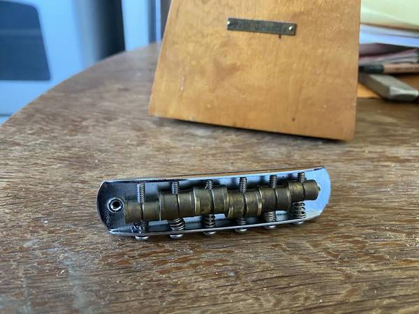 AVRI Fender Jazzmaster / Jaguar bridge with custom made brass saddles 1