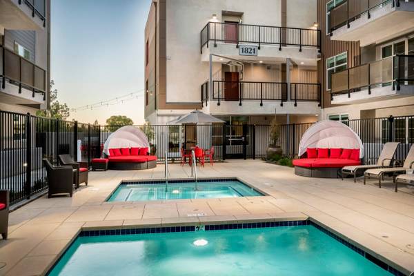 $2,975 / 2br - 1041ft2 - Package Lockers, Expansive Private Balcony, Carport (Thousand Oaks)63981243684354122