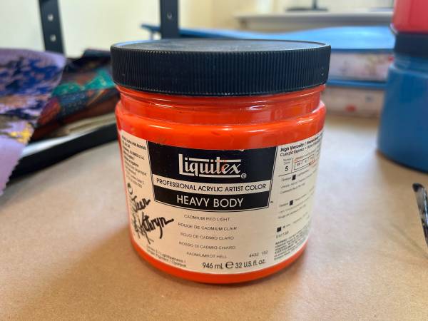 Liquitex heavy body acrylic paint cadmium red light, 32 ounces! 1