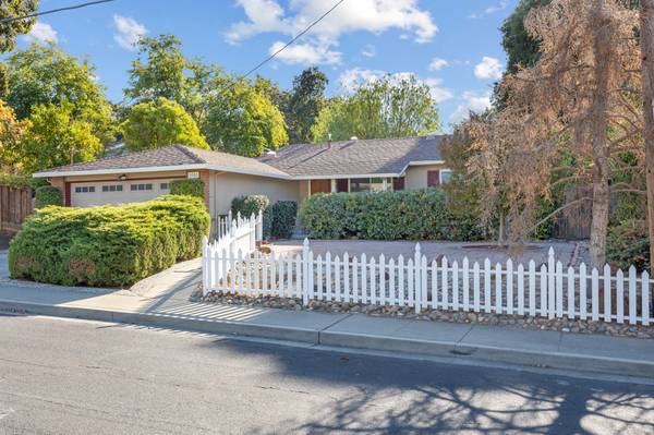 $3,850 / 3br - 1376ft2 - Upgraded Clayton Valley home with large lot (concord / pleasant hill / martinez)64030488276098121