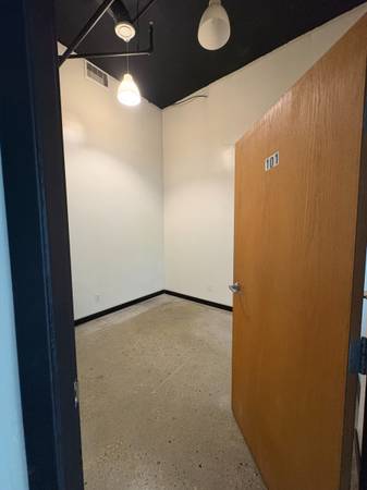 #101 329 Columbia st**D/T Beautiful Share Office With Sink For Lease** 1