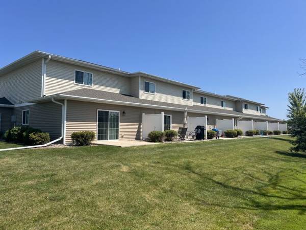 $1,509 / 2br - Two Bedroom Townhouse Available Soon! (Sheboygan)63813311536131122