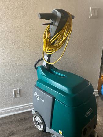 Tennant R3 Compact Carpet Extractor 1